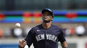 味全龍洋砲赫雷拉　左右開弓工具人。（圖／美聯社／達志影像）