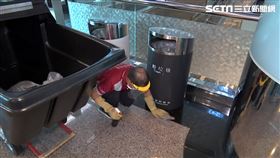 120名旅客，將從爆發變種病毒的英國返台，桃園機場嚴陣以待。