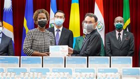 ▲泰博公司董事長陳朝旺表示樂於協助政府與友邦對抗疫情。（圖／業者提供）