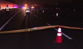 騎士誤上國道　遭聯結車輾噴屍塊（圖／翻攝畫面）