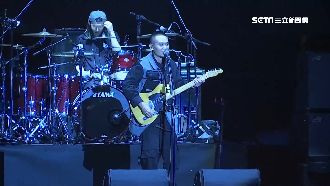 滅火器高雄開唱　歌迷戴口罩一樣嗨翻