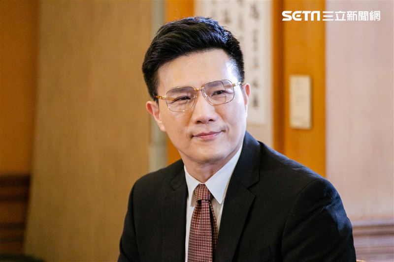 蔣偉文、楊小黎、王自強、聶秉賢、劉濟出演《國際橋牌社2》趙少康再客串，重現1995年大和解咖啡。（圖／記者楊澍攝影）