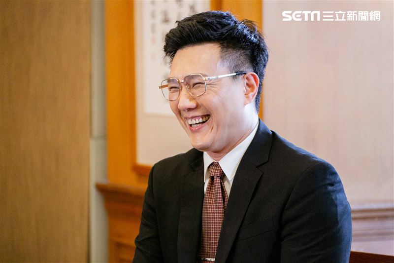 蔣偉文、楊小黎、王自強、聶秉賢、劉濟出演《國際橋牌社2》趙少康再客串，重現1995年大和解咖啡。（圖／記者楊澍攝影）