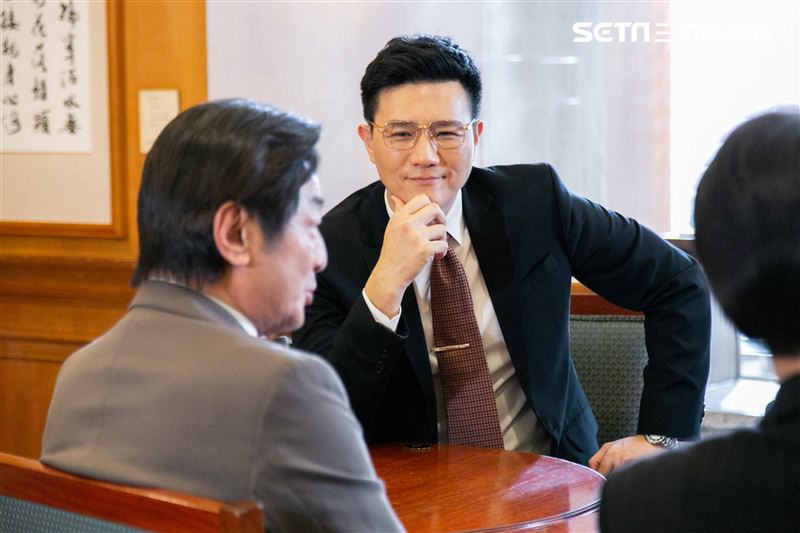 蔣偉文、楊小黎、王自強、聶秉賢、劉濟出演《國際橋牌社2》趙少康再客串，重現1995年大和解咖啡。（圖／記者楊澍攝影）