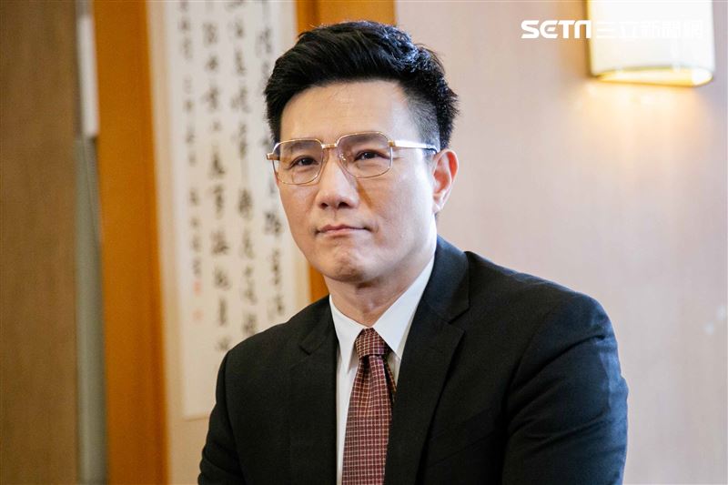 蔣偉文、楊小黎、王自強、聶秉賢、劉濟出演《國際橋牌社2》趙少康再客串，重現1995年大和解咖啡。（圖／記者楊澍攝影）