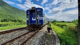 台鐵花蓮平交道死傷事故　列車延誤台鐵通報，5日上午7時34分，花蓮縣景美與北埔間東正線景美村平交道，發生1人死傷事故，東正線一度無法通行，除通知鐵路警察處理，並安排另一列區間車接駁旅客。（台鐵提供）中央社記者張祈傳真 108年9月5日