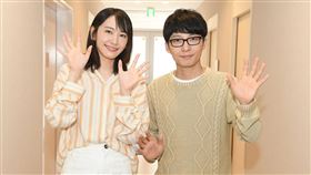 新垣結衣與星野源在《月薪嬌妻》合體。（圖／翻攝自TBS月薪嬌妻官方推特）