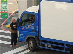 台南,違規停車,肉身擋車,強制罪,派出所,怪婆婆