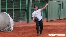 陳偉殷結訓賽上場投球。（圖／記者王怡翔攝影）