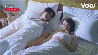 激吻人夫辣爆　孟婆笑揭上空全裸真相