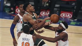有MVP也沒用！尼克爆冷屠殺公鹿
NBA,密爾瓦基公鹿,Giannis Antetokounmpo,紐約尼克,三分球
美聯社／達志影像