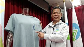 環保署推潯寶衣　研擬海洋資源物循環標章行政院環境保護署資源回收管理基金管理會執行秘書顏旭明28日表示，環保署與回收處理、紡織業者組成國家隊推出「潯寶衣」，寶特瓶成分高達96%，也研擬「海洋資源物循環標章」，未來若是以海廢製成的再製品即可申請。中央社記者張雄風攝  109年12月28日