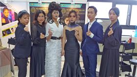 科大生設計妝髮展時尚力  國際美妝大賞奪雙冠台北城市科技大學化妝品應用與管理系學生參加IBI Awards國際美妝大賞，以細膩技法分別展現現代人面臨的龐大壓力和愛情中的紛爭與傷害，獲得學生髮型和彩妝組雙料冠軍。（城市科大提供）中央社記者許秩維傳真  109年12月28日