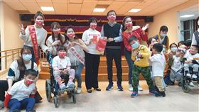 台灣小姐寒冬送暖　攜手企業助弱勢團體台灣小姐選美協會28日偕同熱心企業前往瑪利亞基金會，除認購庇護工廠產品外，還捐款新台幣21萬元。中央社記者郝雪卿攝　109年12月28日