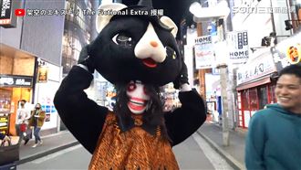 萬聖節喬裝可愛大熊　一摘下嚇壞眾人