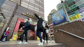 11月景氣穩定綠燈　分數創9年半新高國發會28日發布11月景氣燈號續亮代表景氣「穩定」的綠燈，且綜合判斷分數增至30分，創下2011年4月以來的新高。中央社記者王飛華攝　109年12月28日