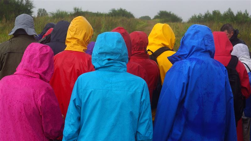 女友被「雨衣」嚇壞　他見真相白眼