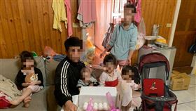 年輕五寶爸，5年前曾因沒錢買奶粉向員警求助，5個孩子經濟壓力沉重。