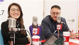 民進黨發言人顏若芳、國民黨文傳會副主委鄭照新29日上午接受廣播節目《周玉蔻嗆新聞》的專訪。（圖／Hit Fm《周玉蔻嗆新聞》製作單位提供」）