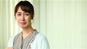 黃(水靜)怡大債時代飾悲情角色演員黃(水靜)怡（小薰）出演公視迷你劇集「大債時代」，劇中有很多哭戲，她表示演這種悲情角色的反而很爽，「剛好可以藉此盡情發洩平時所累積的苦跟委屈」。（公視提供）中央社記者葉冠吟傳真  109年12月3日