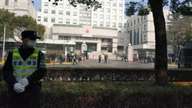 張展案 上海浦東新區法院開審中國公民記者張展因為報導武漢疫情被控「尋釁滋事」，5月中旬被捕，全案28日在上海浦東新區法院開庭。中央社記者張淑伶上海攝  109年12月28日