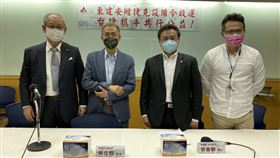 今日的捐贈會上，包含東建安共同創辦人郭泰麟（右二）、總經理郭立霖（左二）、瑞士kistler駐台代表郭國龍（右一）、台日文化經濟協會名譽會長鄭祺耀（左一）等人皆齊聚，見證此盛事。（圖／記者簡浩正攝影）