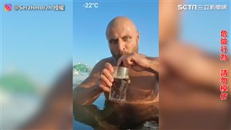 最強戰鬥民族！俄男零下22度跳冰河
