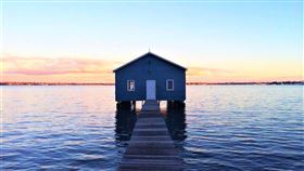跟著女神踩點藍色小屋