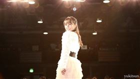 山本彩加於個人演唱會上，無預警宣布離隊兼引退。（圖／翻攝自山本彩加IG）