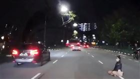 馬路,盤坐,吵架,駕駛,女子,司機,驚悚