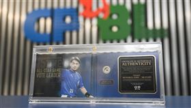 ▲鑲有火星土壤的「火星恰」火星隕石卡。（圖／中華職棒提供）