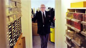 著名時裝設計師皮爾卡登紀錄片將上映紀錄片「皮爾卡登：迷戀未來的人」聚焦著名巴黎時裝設計師皮爾卡登（Pierre Cardin）的一生志業與傳奇，8日將在台上映。（海鵬影業提供）中央社記者葉冠吟傳真　109年10月6日