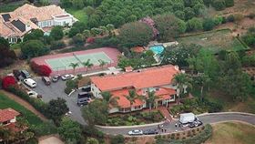 信徒們在馬歇爾的指示下，於豪宅內集體輕生。（圖／翻攝自英國報姐微博） 