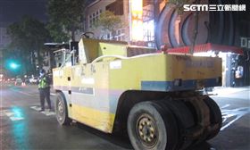 壓路機,輾過,工人,台中,翻攝畫面