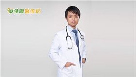 洪政豪醫師建議，管理體重最重要的是從「飲食」做起，先認識食物、學會選擇，再找出一套能夠長久運行的飲食計畫，吃得飽、營養均衡，並且不過量，徹底改變舊有習慣，養成健康飲食的生活。