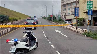 五股4號越堤道電桿傾倒　警封閉交管