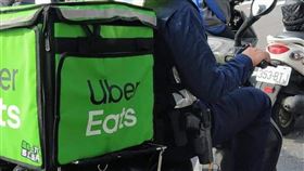 保大警員查獲酒駕後，將機車騎回隊部代保管。（圖／翻攝臉書）