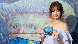 聖誕爆戀情　莫允雯送禮融撲克臉球星