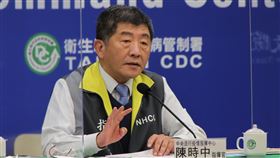 CDC 1223 陳時中 中央流行疫情指揮中心12月23日14:00記者會出席名單 第1排由左到右 中央流行疫情指揮中心 周志浩 疫情監測組組長 中央流行疫情指揮中心 張上淳 專家諮詢小組召集人 中央流行疫情指揮中心 陳時中 指揮官 中央流行疫情指揮中心 陳宗彥 副指揮官 中央流行疫情指揮中心 莊人祥 發言人 第2排 中央流行疫情指揮中心 吳秀梅 研發組副組長