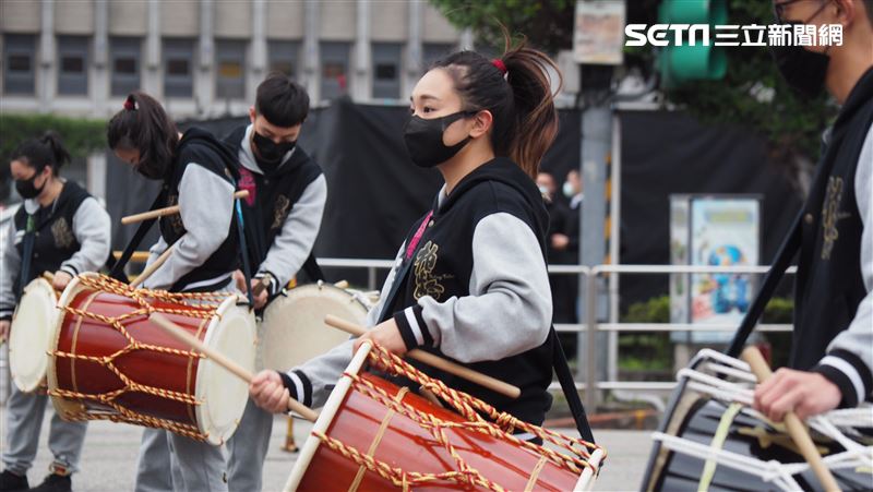 府元旦升旗搶先看　熱情表演暖爆全場
