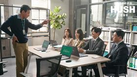 黃晸玟與「少女時代」成員潤娥攜手主演的韓劇《Hush沉默警報》。（圖／愛奇藝國際站提供）