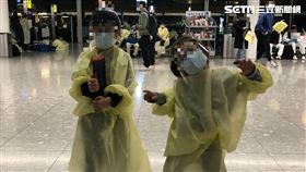 小姐和小朋友都戴上口罩、穿防護衣。（圖／林小姐提供）