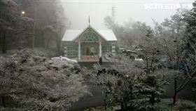 台東向陽派出所下雪。圖／記者王浩原攝影