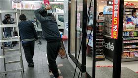 萊爾富拆門（圖／萊爾富提供）