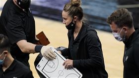 ▲馬刺助理教練哈蒙（Becky Hammon）。（圖／美聯社／達志影像）