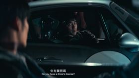 昆凌在電影《叱咤風雲》中飾演唯一的女賽車手，周杰倫也客串。（創映電影、量能影業提供）