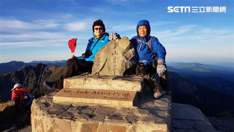 不留遺憾！兒帶73歲癌父攻玉山圓夢