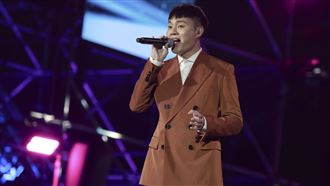 曹雅雯有福了　許富凱自豪香蕉大又長