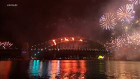 絢麗煙火超震撼！澳洲雪梨迎2021（圖／AP授權）