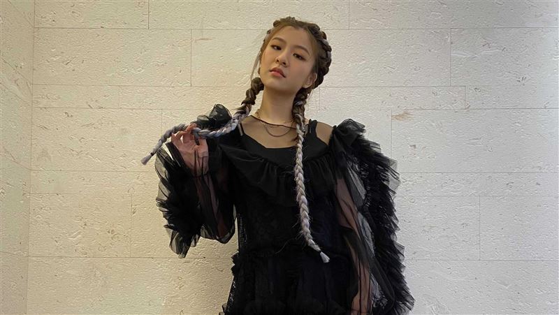 跨年在家放熱水等你　女星黑蕾絲應戰